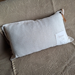 Almohadon Nido Stamp con cuero 70x40cm
