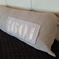 Almohadon Nido Stamp con cuero 120x30cm - comprar online