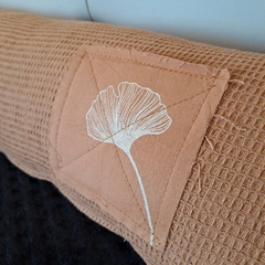 Almohadon Nido Stamp con cuero 120x30cm en internet