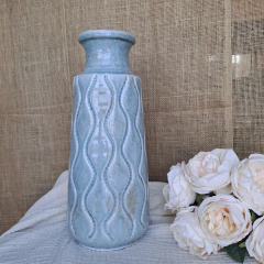 Florero jarrón con cuello gris ondas 39cm - comprar online