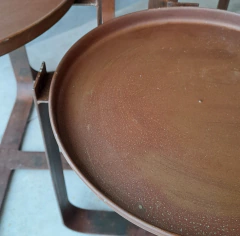 Imagen de Mesa Bandeja De Chapa Marron Oxido Mediana 45Cm