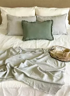 ALMOHADON CRACOVIA GRAFITO CON VOLADOS 60X40