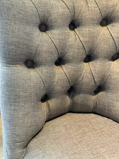 SILLON VICENTE CON CAPITONE GRIS CLARO - comprar online