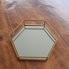 Bandeja espejada hexagonal dorada chica 28cm