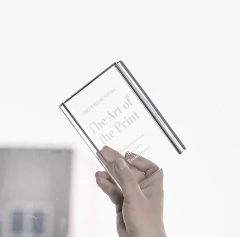 Adorno Libro de Cristal chico 16x10cm con grabado laser en internet