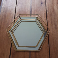 Bandeja espejada hexagonal dorada chica 28cm - comprar online