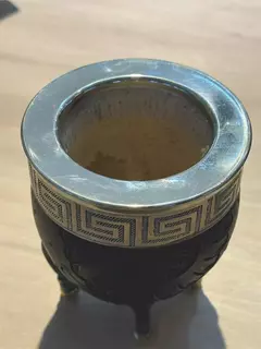MATE IMPERIAL LABRADO ALPACA Y PATAS DE BRONCE MEDIANO en internet