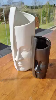 Florero media cara Hiding Faces grande blanco 32cm - kazaru