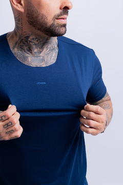 T-shirt Visco Marinho - Gola Laser