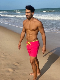 Short Surf Retrô Rosa na internet