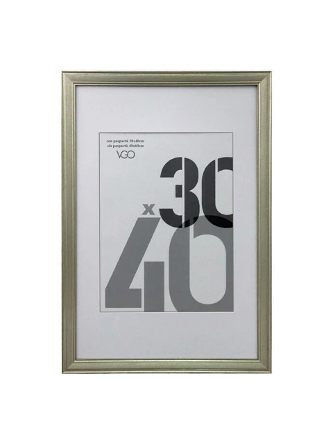 Portarretratos metalizado grande con dimensiones para fotos de 30x40 cm y 40x60 cm.