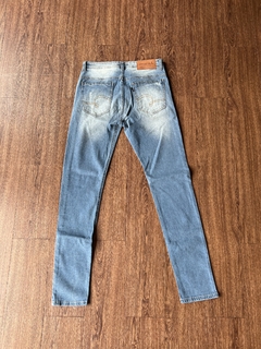 Calça jeans skinny na internet