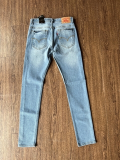 Calça jeans skinny na internet