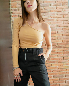 TOP UN SOLO HOMBRO BEIGE en internet