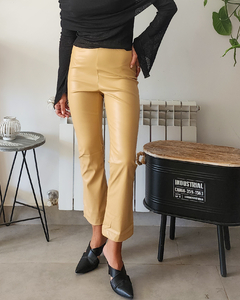 PANTS FLARE BEIGE en internet