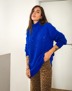 SWETER OVER BLUE