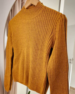 SWETER AL CUERPO CAMEL