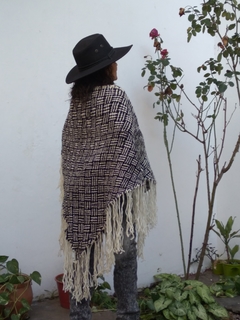Chal / chalinas triangulares blanco y negro en telar - comprar online