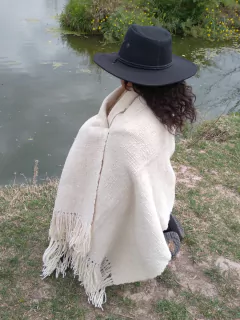 Manta / Chal de Lana de Oveja color crudo # 240 en internet