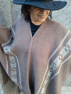 Poncho en lana de Oveja tejido en telar # 142 - Pueblo Andino