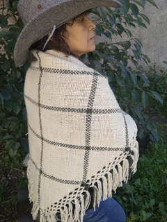 Chal / Chalina triangular lana de Oveja en telar - comprar online