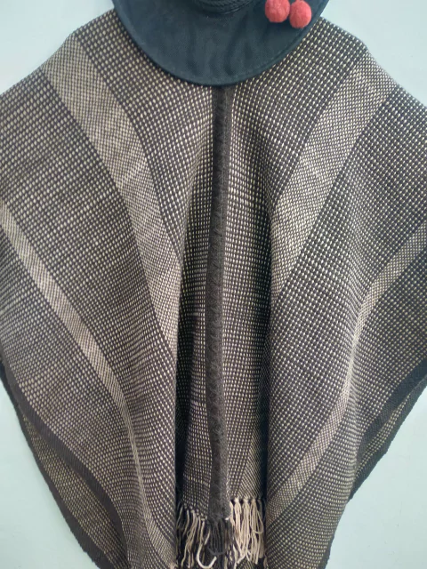 Poncho en telar de oveja # 138