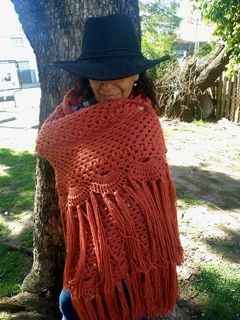 Chal / chalina triangular color ladrillo