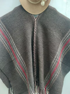 Poncho en telar de oveja Marron # 133