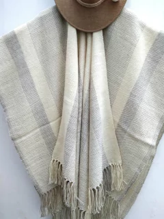 Ruana en lana de Oveja en telar # 114 - comprar online