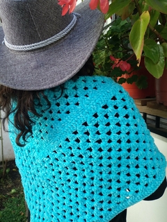 Cuello triangular en lana sedificada