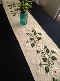 Caminos de mesa bordados a mano - comprar online