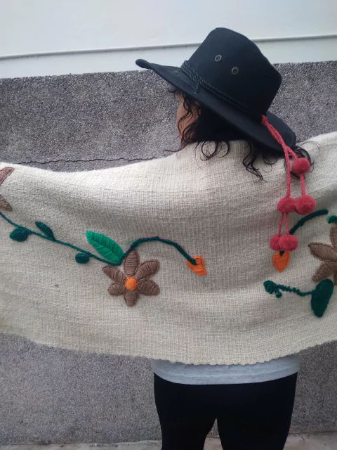 Manta / Chal de Lana de Oveja color crudo # 327