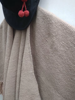 Ruana en lana de Oveja en telar beige # 117 - Pueblo Andino