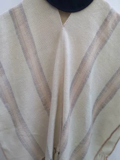 Poncho en Lana de Oveja crudo con lineas # 148