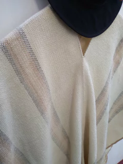 Poncho en Lana de Oveja crudo con lineas # 148 - tienda online