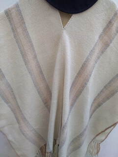 Imagen de Poncho en Lana de Oveja crudo con lineas # 148