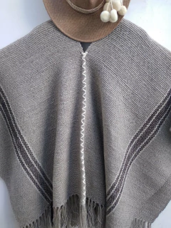 Poncho en lana de Oveja en telar gris # 145 - comprar online