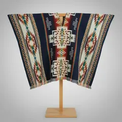 Poncho en hilado de alpaca con capucha # 171