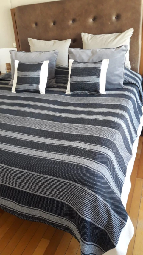 Dina Gerade Cubrecama 1½ Net (CUB103DG)