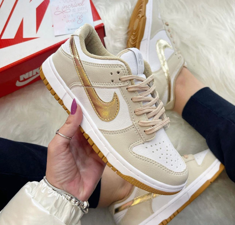 Tênis - Sb Dunk Dourado