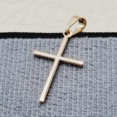 DIJE CRUZ TUBULAR LISA 3CM ORO LAMINADO 18K