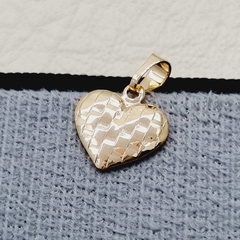 DIJE CORAZON TROQUELADO CUADROS ORO LAMINADO 18K