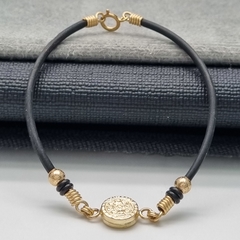 PULSERA CAUCHO NEGRO -H SAN BENITO ORO LAMINADO 18K