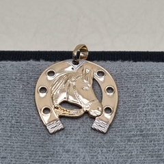 DIJE HERRADURA CABALLO GRANDE ORO LAMINADO 18K