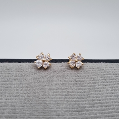 TOPO FLOR PETALOS DIAMANTADO ORO LAMINADO 18K