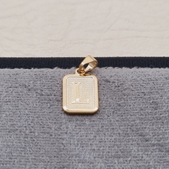 Imagen de DIJE PLACA LETRA ORO LAMINADO 18K