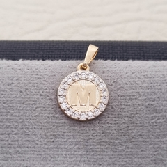 DIJE REDONDO LETRAS CIRCON ORO LAMINADO 18K