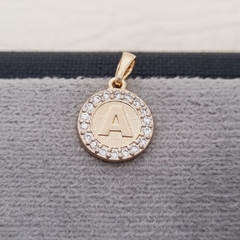 DIJE REDONDO LETRAS CIRCON ORO LAMINADO 18K