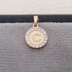 DIJE REDONDO LETRAS CIRCON ORO LAMINADO 18K - comprar online