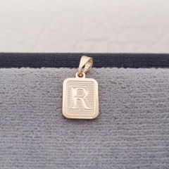 DIJE PLACA LETRA ORO LAMINADO 18K - tienda online